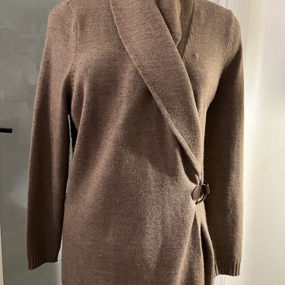 Sweater - Picture 1 of 4